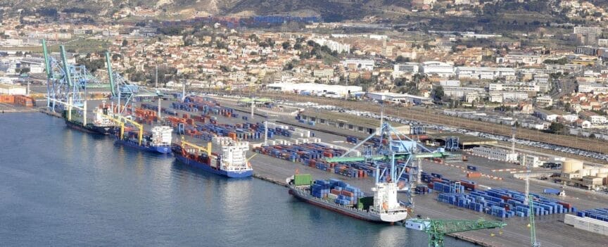 Bateau dans le port de Marseille