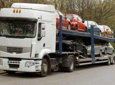 Camion chargé de voiture vers la Réunion