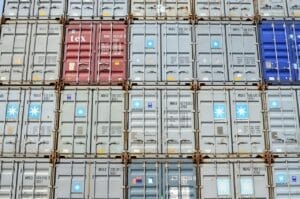 plusieurs conteneurs de déménagement en guyane