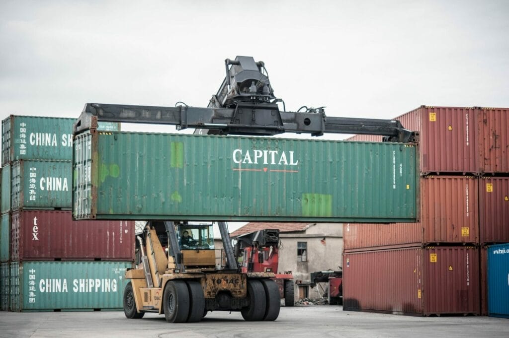 un conteneur sur un port au canada