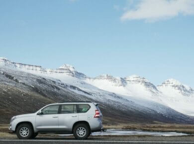 une voiture dans les montagnes en Afrique du sud