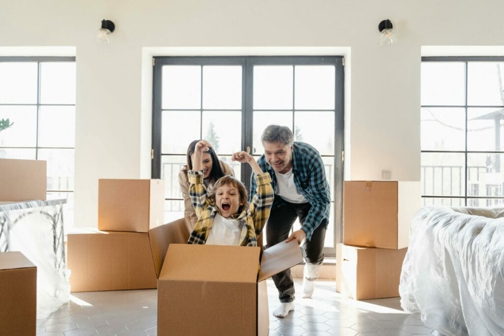 famille qui déménage à l'étranger