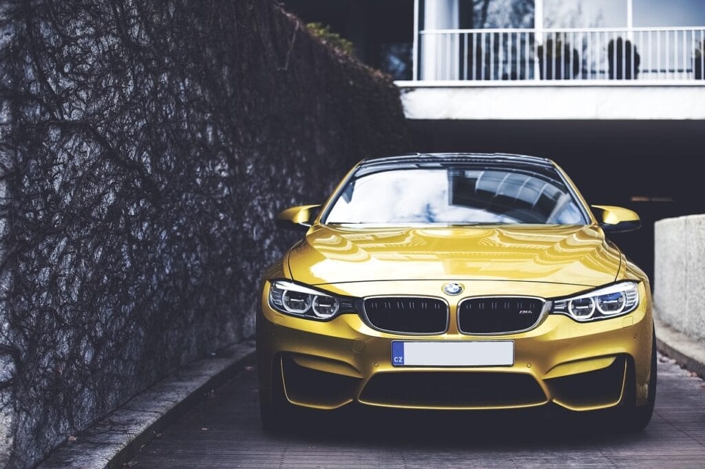 voiture jaune en Afrique du Sud