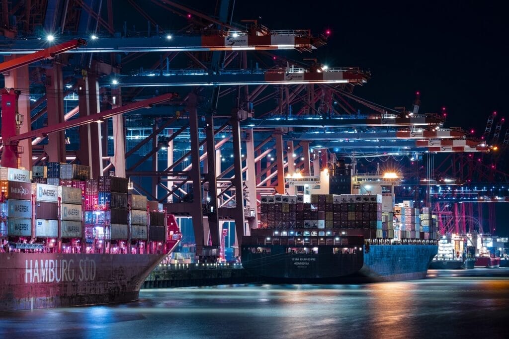 Une nuit dans un port en Corée du sud avec des conteneurs